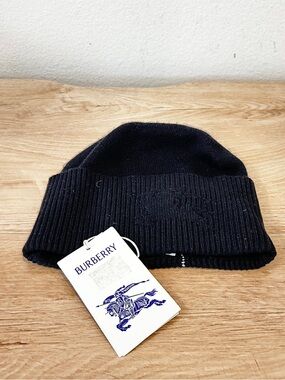 NWT Burberry Unisex Knit Equestrian Knight Black Cashmere Beanie $380
